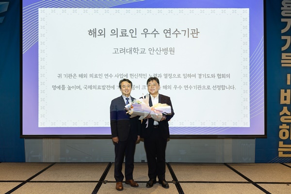 ▲ 김희열 회장(왼쪽)과 서동훈 진료부원장.