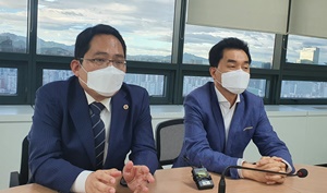 ▲ 최대집 회장(왼쪽)과 방상혁 상근부회장.