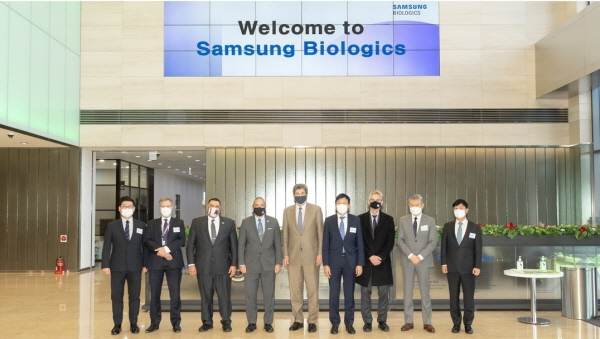 ▲ 호세 페르난데스 미국 국무부 경제성장ㆍ에너지ㆍ환경 담당 차관이 취임 후 처음으로 방한, 17일(금) 오후 인천 송도에 위치한 삼성바이오로직에 방문했다. 