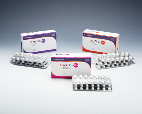 ▲ 한국노바티스는 자사의 이식편대숙주질환(GvHD, Graft-versus-Host Disease) 치료제 ‘자카비(성분명: 룩소리티닙)’가 10일 식품의약품안전처로부터 이전 코르티코스테로이드 치료에 충분한 반응을 보이지 않는 만 12세 이상의 급성 또는 만성 이식편대숙주질환 환자의 치료에 대한 적응증을 추가 승인 받았다고 밝혔다.
