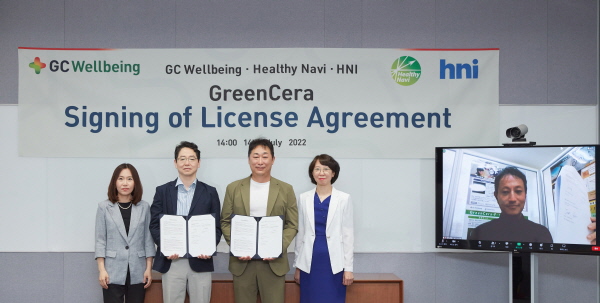▲ GC녹십자웰빙은 일본 ‘헬씨나비(Healthy Navi)’와 기능성 원료 ’그린세라-에프(인동덩굴꽃봉오리추출물)’에 대한 기술이전 계약을 체결했다고 15일 밝혔다