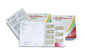 ▲ 한국아스텔라스제약은 전립선암 치료제 ‘엑스탄디(성분명: 엔잘루타마이드)가 건강보험심사평가원 개정 고시에 따라 호르몬 반응성 전이성 전립선암(metastatic hormone sensitive prostate cancer, mHSPC) 환자 치료에 안드로겐 차단요법(ADT)과의 병용요법으로 8월 1일부터 선별급여가 적용된다고 밝혔다. 