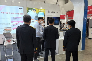 ▲ 휴온스메디텍은 최근 대구 EXCO에서 열린 국제소방안전박람회에 참가해 자체개발한 공간멸균기 휴엔 IVH ER과 국내 최초 클로르헥시딘 티슈형 소독제인 헥시와입스를 선보였다고 5일 밝혔다.
