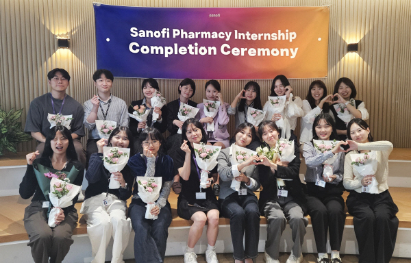 ▲ 사노피는 올해로 3회째를 맞이한 ‘약대생 인턴십 프로그램’을 성공적으로 마치고 수료식을 개최했다고 밝혔다.