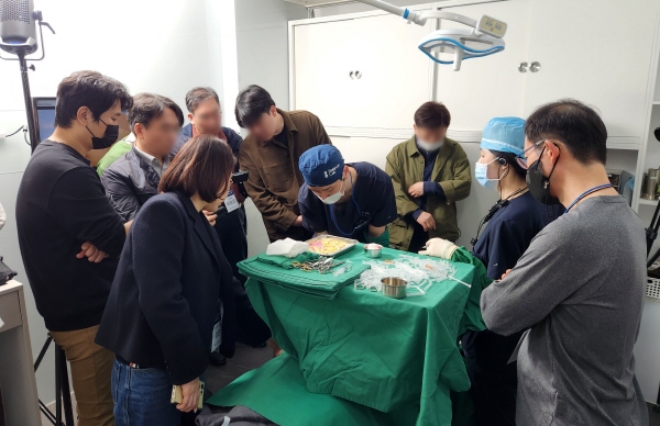 ▲ 휴젤은 지난달 31일 국내 미용성형 분야 의료진을 대상으로 ‘H.E.L.F Training : 블루로즈(Bluerose) x 보툴렉스(Botulax)’를 성료했다고 밝혔다. 