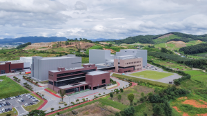 ▲ 보령이 대만 로터스(Lotus Pharmaceutical Co., Ltd.)와 세포독성 항암제의 위탁개발생산(CDMO) 계약을 체결했다고 밝혔다. (사진은 보령 예산공장)