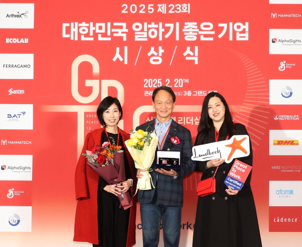 ▲ 한국룬드벡이 글로벌 기업문화 조사 기관 GPTW(Great Place To Work) 코리아에서 평가한 2025년 ‘대한민국 일하기 좋은 100대 기업’에 선정, 총 4개 부문에서 수상했다.