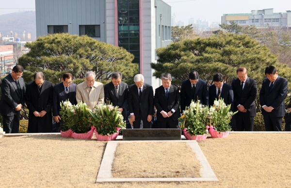 ▲ 유한양행과 유한재단, 유한학원은 3월 11일 오전 경기도 부천시 유한대학에 위치한 유재라관 대강당에서 유일한 박사 제54주기 추모식을 가졌다.