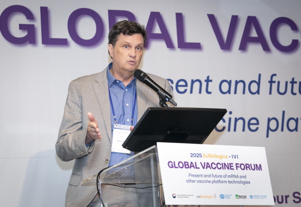▲ 모더나코리아는 지난 19일 열린 ‘글로벌 백신 포럼(Global Vaccine Forum)’에서 모더나의 감염병 치료 분야 총괄 로버트 패리스(Robert Paris) 부사장이 mRNA 기술을 기반으로 한 감염병 및 잠복 바이러스 대응 전략을 발표했다고 밝혔다.