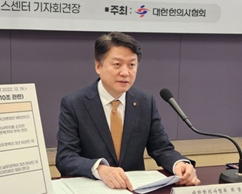 ▲ 윤성찬 회장.