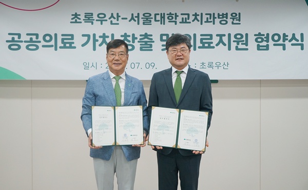 ▲ 황영기 회장(왼쪽)과 이용무 원장.